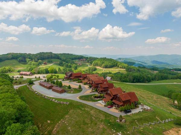 Whitetail Ridge Lodge - Eagles Nest long range views three masters