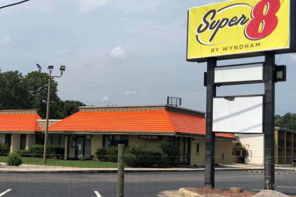 Super 8 by Wyndham Rocky Mount I-95 EXIT 145