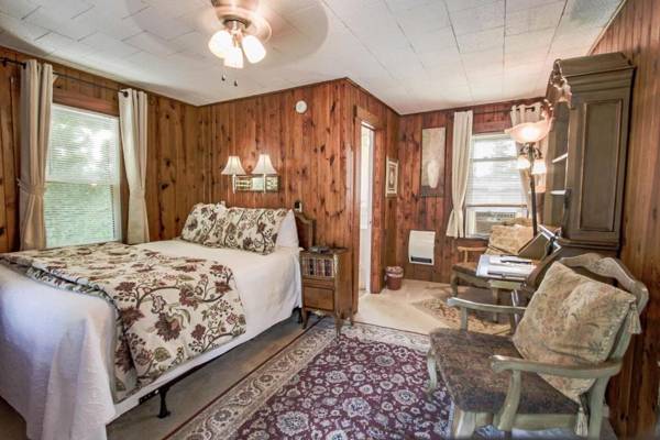 Mountainaire Inn and Log Cabins