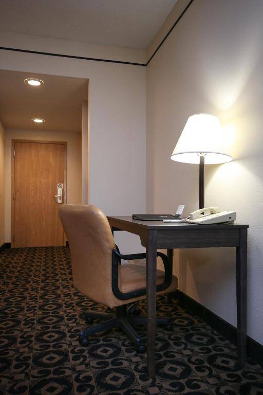 Workspace - Quality Inn & Suites University