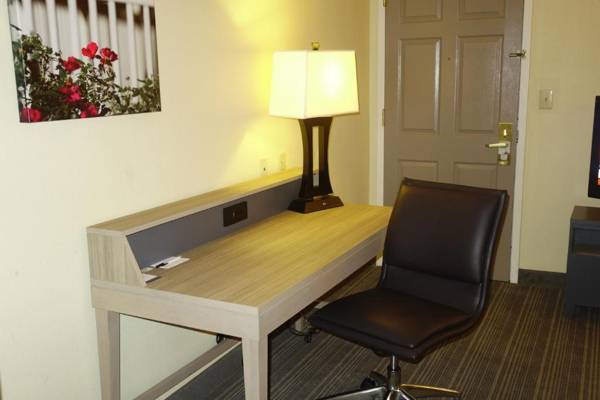 Workspace - Country Inn & Suites by Radisson Burlington (Elon) NC