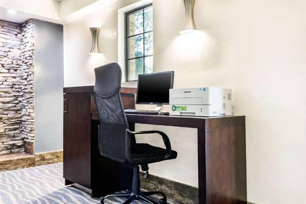 Workspace - Quality Inn & Suites Charlotte Airport