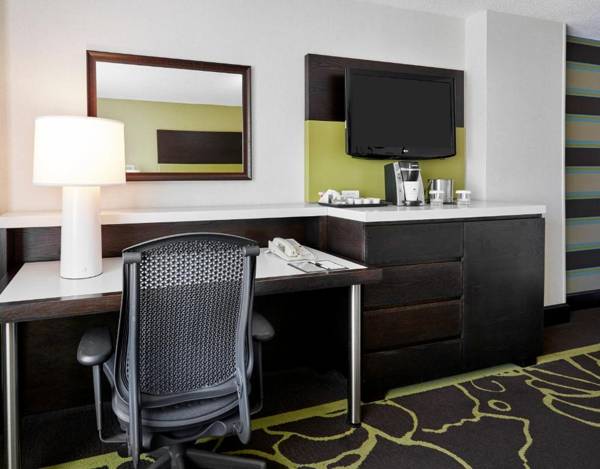 Workspace - DoubleTree by Hilton Charlotte Gateway Village