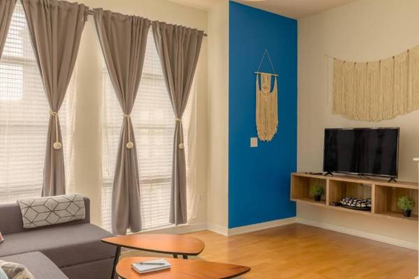 Trifecta 10 Min Walk to 7th St Market Superhost