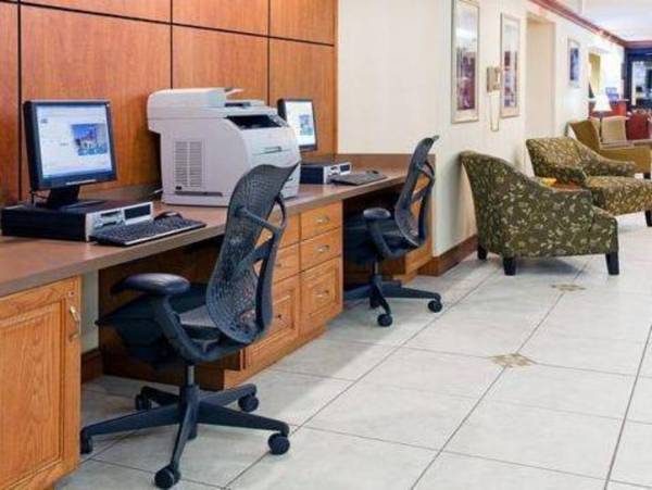 Workspace - Holiday Inn Express Fayetteville