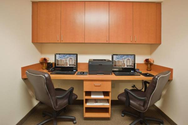 Workspace - Candlewood Suites Fayetteville Fort Bragg an IHG Hotel