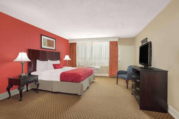 Ramada Plaza by Wyndham Fayetteville Fort Bragg Area