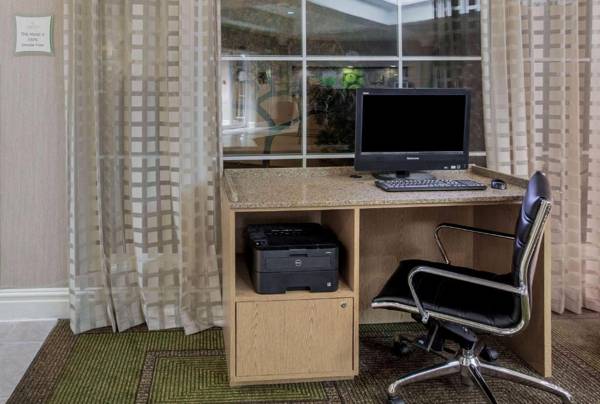 Workspace - La Quinta by Wyndham Greensboro NC