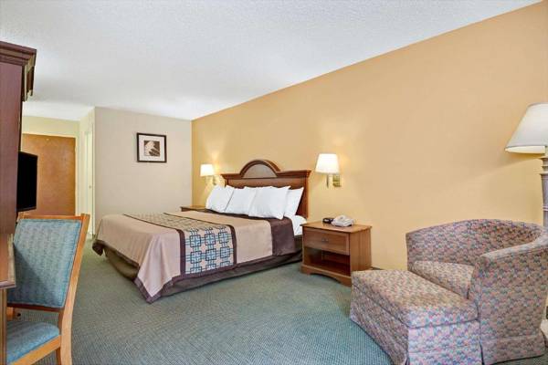 Days Inn by Wyndham Burlington East