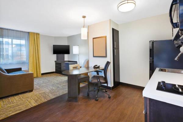 Workspace - Candlewood Suites Huntersville-Lake Norman Area an IHG Hotel