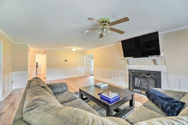 Pet-Friendly Jacksonville Home with Fenced Yard