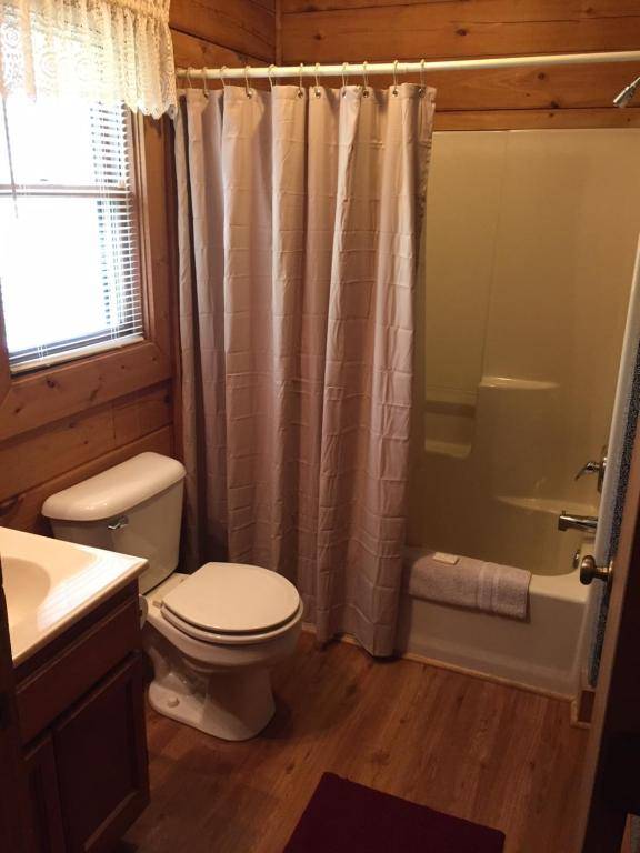 Misty Creek Log Cabins