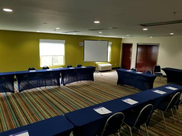 Holiday Inn Express Hotel & Suites Mebane an IHG Hotel