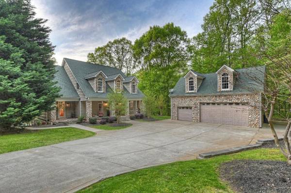 Hidden Harbor by Stay Lake Norman