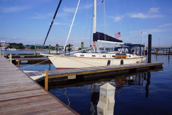 BridgePointe Hotel & Marina