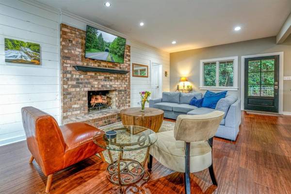 Hillside Hideaway at Glen Cannon