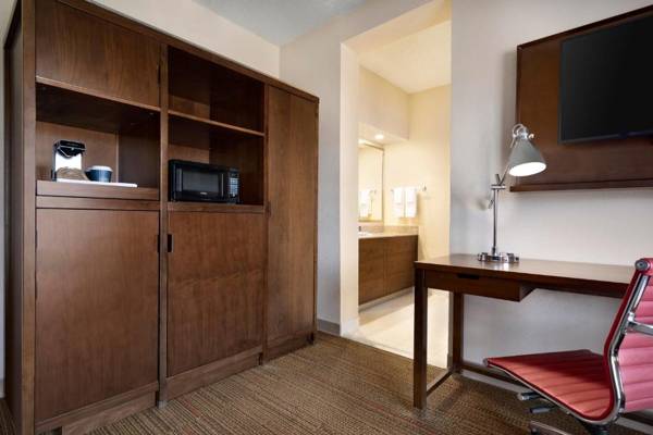 Workspace - Four Points by Sheraton Raleigh North