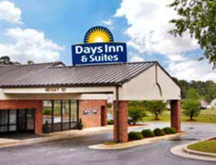 Days Inn & Suites by Wyndham Rocky Mount Golden East