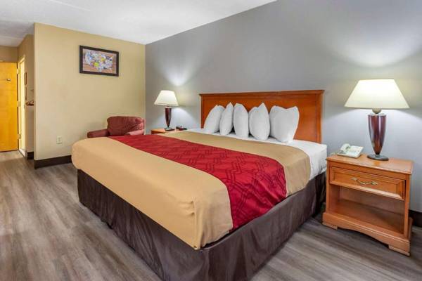 Econo Lodge & Suites Southern Pines