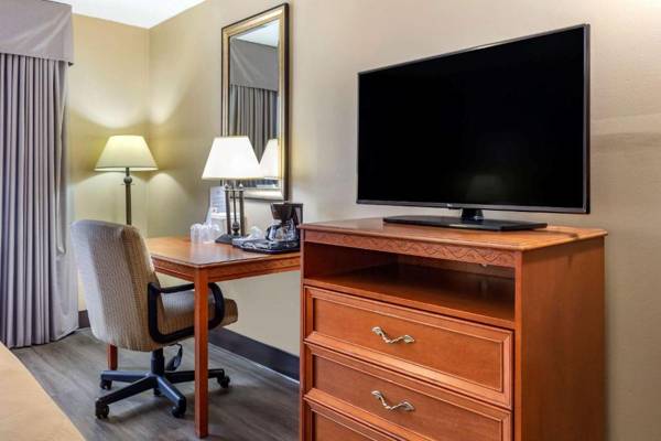 Workspace - Econo Lodge & Suites Southern Pines