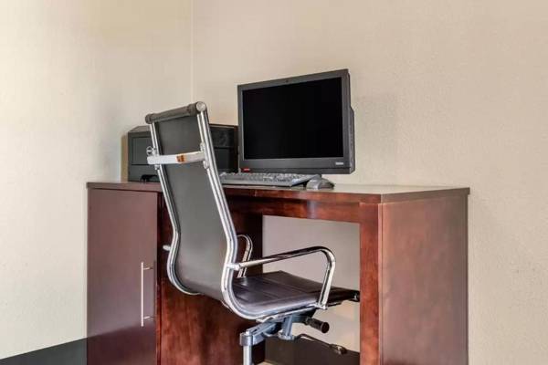 Workspace - Comfort Suites Southport - Oak Island
