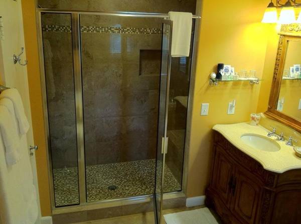 Brookside Mountain Mist Inn