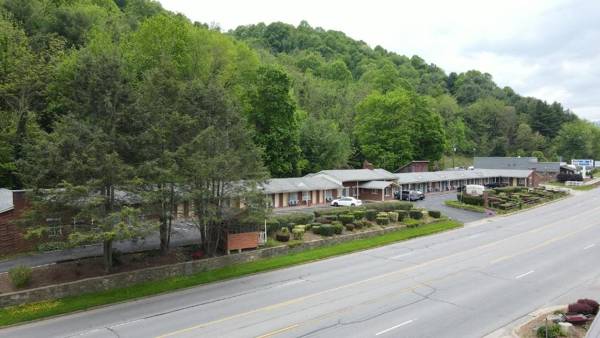 Parkway Inn