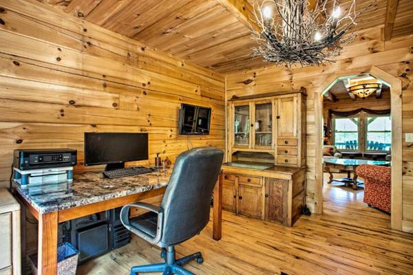 Workspace - Home with Indoor Spa 8 Mi to Smoky Mtn Natl Park!
