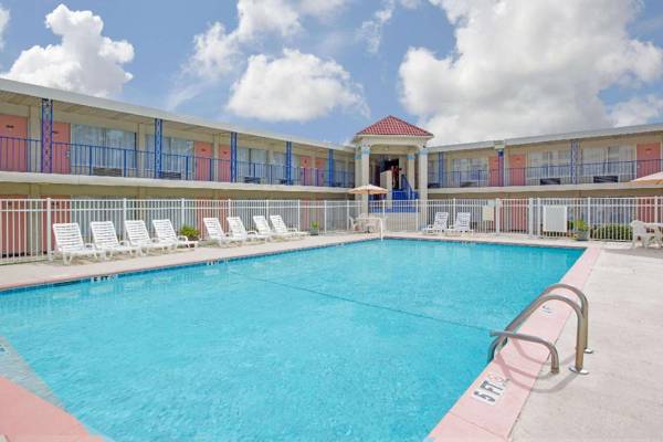 Days Inn by Wyndham Wilmington / University