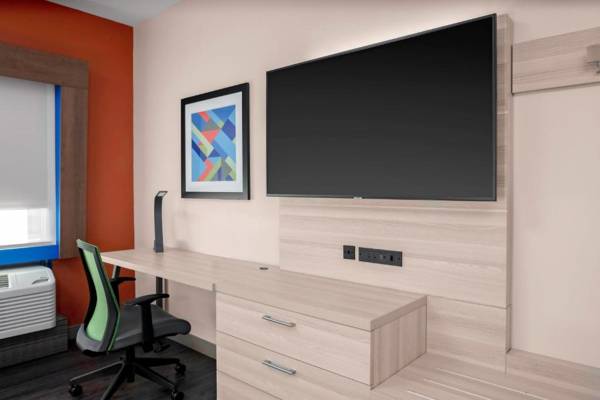 Workspace - Holiday Inn Express & Suites - Wilmington West - Medical Park an IHG Hotel