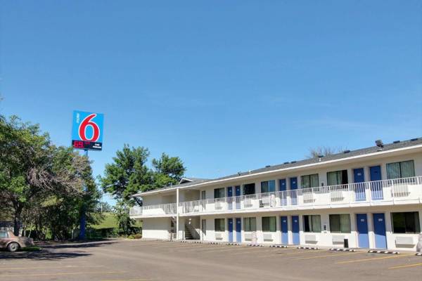 Motel 6-Bismarck ND