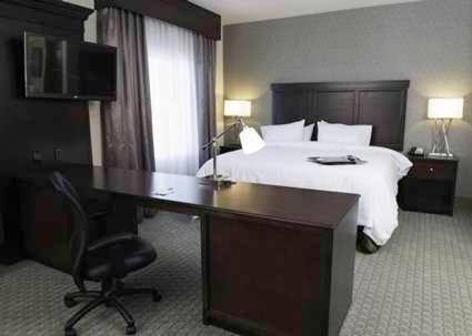 Workspace - Hampton Inn & Suites Bismarck Northwest