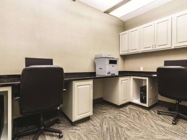 Workspace - La Quinta by Wyndham Fargo-Medical Center