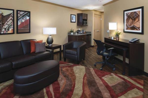 Workspace - ClubHouse Hotel & Suites Fargo