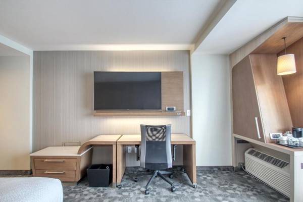 Workspace - Courtyard by Marriott Fargo