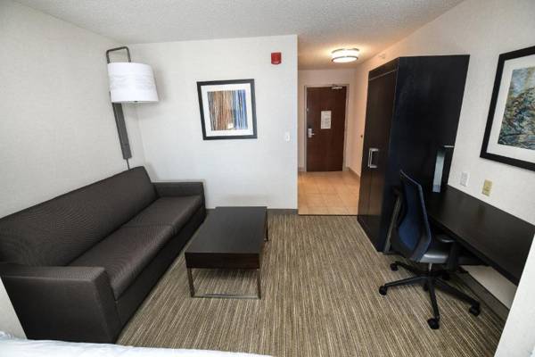 Workspace - Holiday Inn Express Hotel & Suites Grand Forks an IHG Hotel
