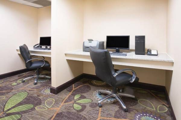 Workspace - Holiday Inn Express Hotel & Suites Minot South an IHG Hotel