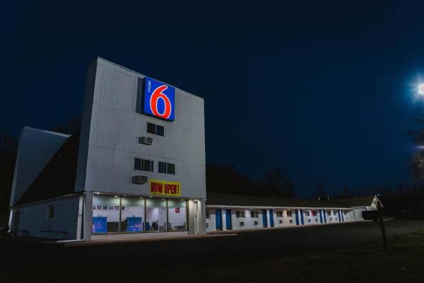 Motel 6 Bellville OH