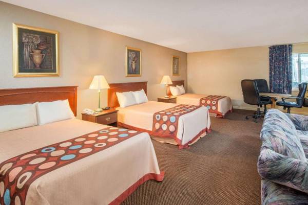 Super 8 by Wyndham Centerville-Richmond