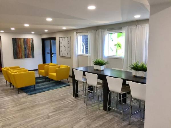 Days Inn & Suites by Wyndham Cincinnati North