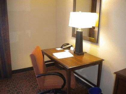 Workspace - Hampton Inn & Suites Cincinnati / Uptown - University Area