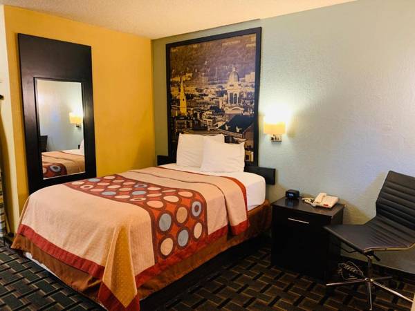 Workspace - Super 8 by Wyndham Cincinnati OH