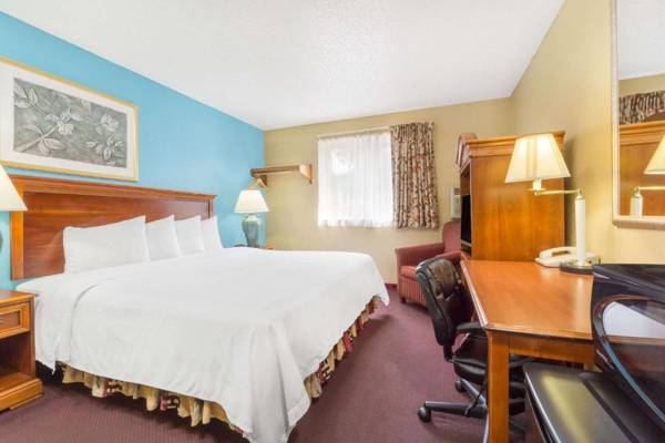 Workspace - Baymont Inn & Suites by Wyndham Huber Heights Dayton Northeast