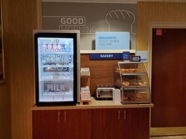 Holiday Inn Express Hotel & Suites Columbus Airport an IHG Hotel