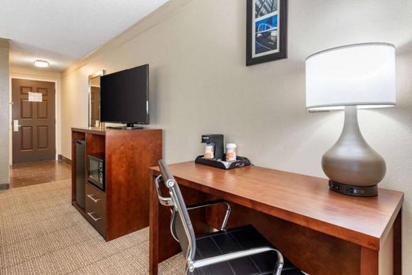 Workspace - Holiday Inn Express and Suites Newark Heath