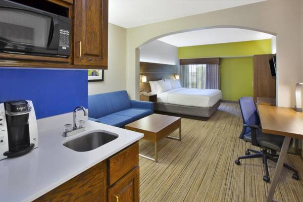 Workspace - Holiday Inn Express Hotel & Suites Cincinnati Northeast-Milford an IHG Hotel