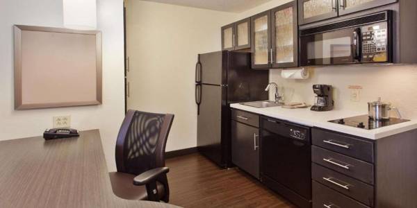 Workspace - Sonesta Simply Suites Cleveland North Olmsted Airport