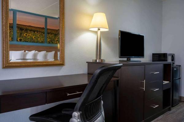 Workspace - Days Inn by Wyndham Perrysburg Toledo