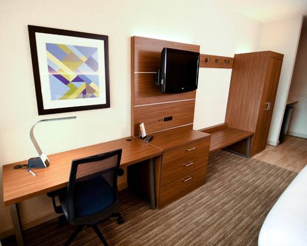 Workspace - Holiday Inn Express Hotel & Suites Port Clinton-Catawba Island an IHG Hotel
