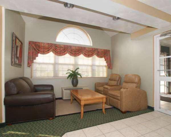 Knights Inn & Suites St. Clairsville